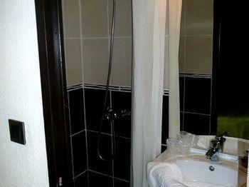 Logis Drom'Sud Hotel Donzère Esterno foto